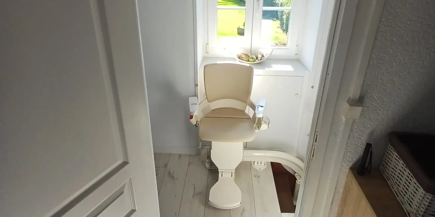 Fauteuil monte-escalier blanc